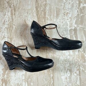 Clark's size 6.5M T-strap wedge heels